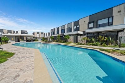 Effortless Luxury and Contemporary Design in Hope Island