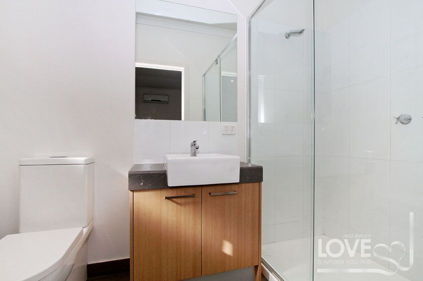 Modern Unit in Great Location!