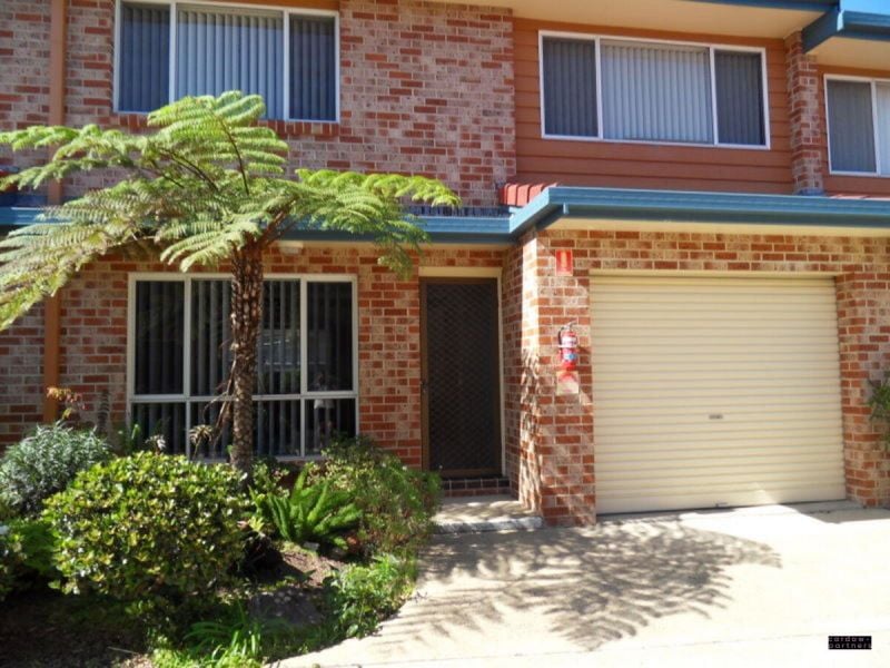 2 BEDROOM TOWNHOUSE IN TOWN CENTRE LOCATION