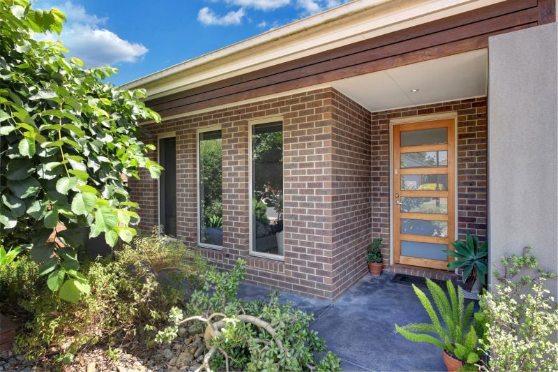 13 Jenolan Way, South Morang