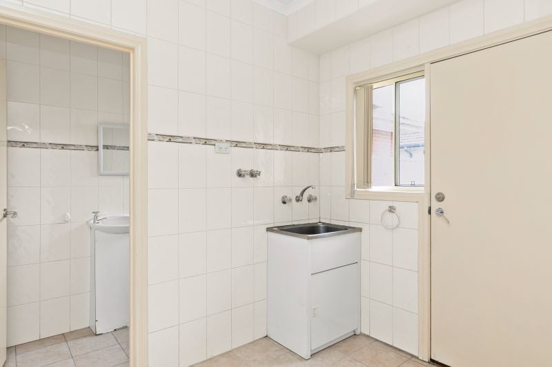 2/11 Mackey Street, Lalor