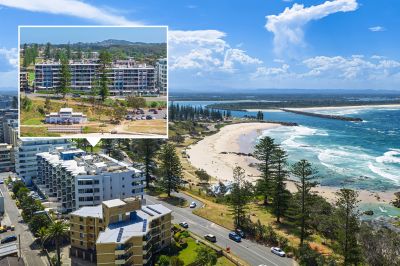 Signature Town Beach Base in Iconic 'Sandcastle'