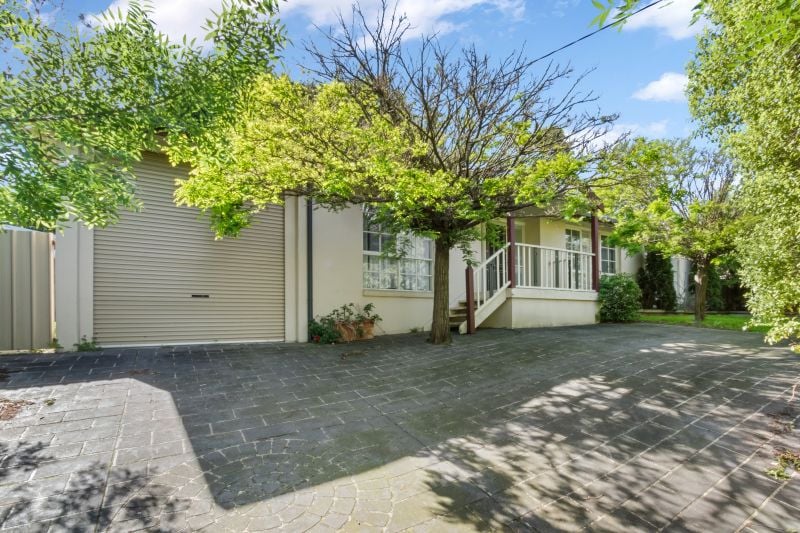 2 Montalbo Road, Ringwood North