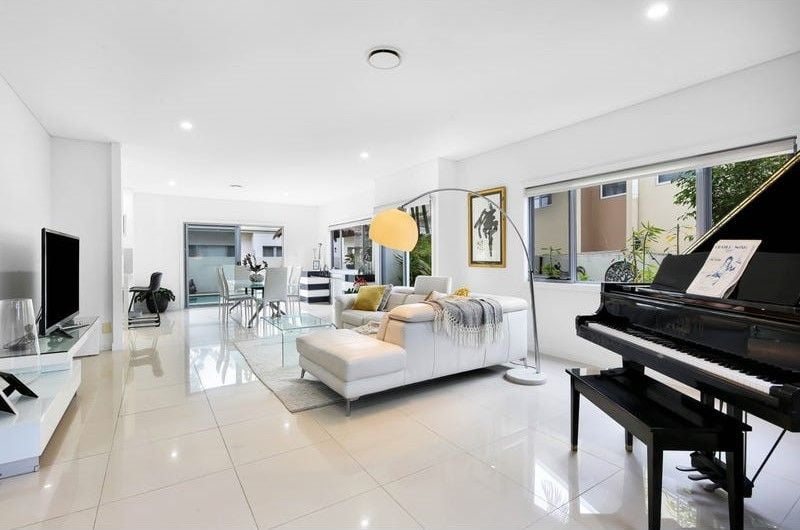6028 Vista Drive, Benowa - Thumbnail 4