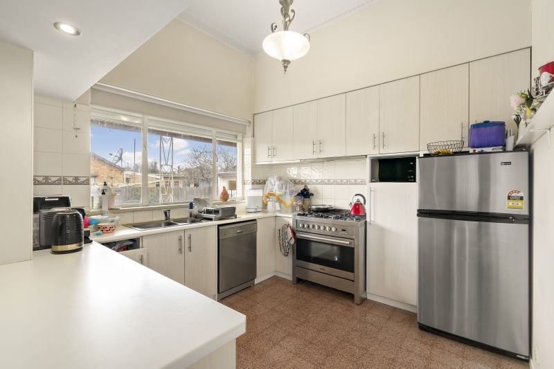 42 Broadhurst Avenue, Reservoir