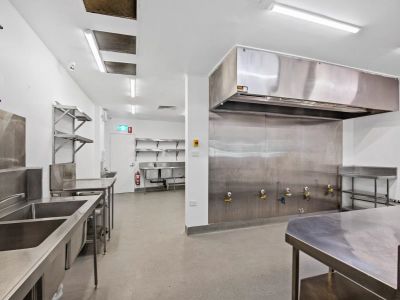 FITTED COMMERICAL KITCHEN IN THRIVING RETAIL PRECINCT