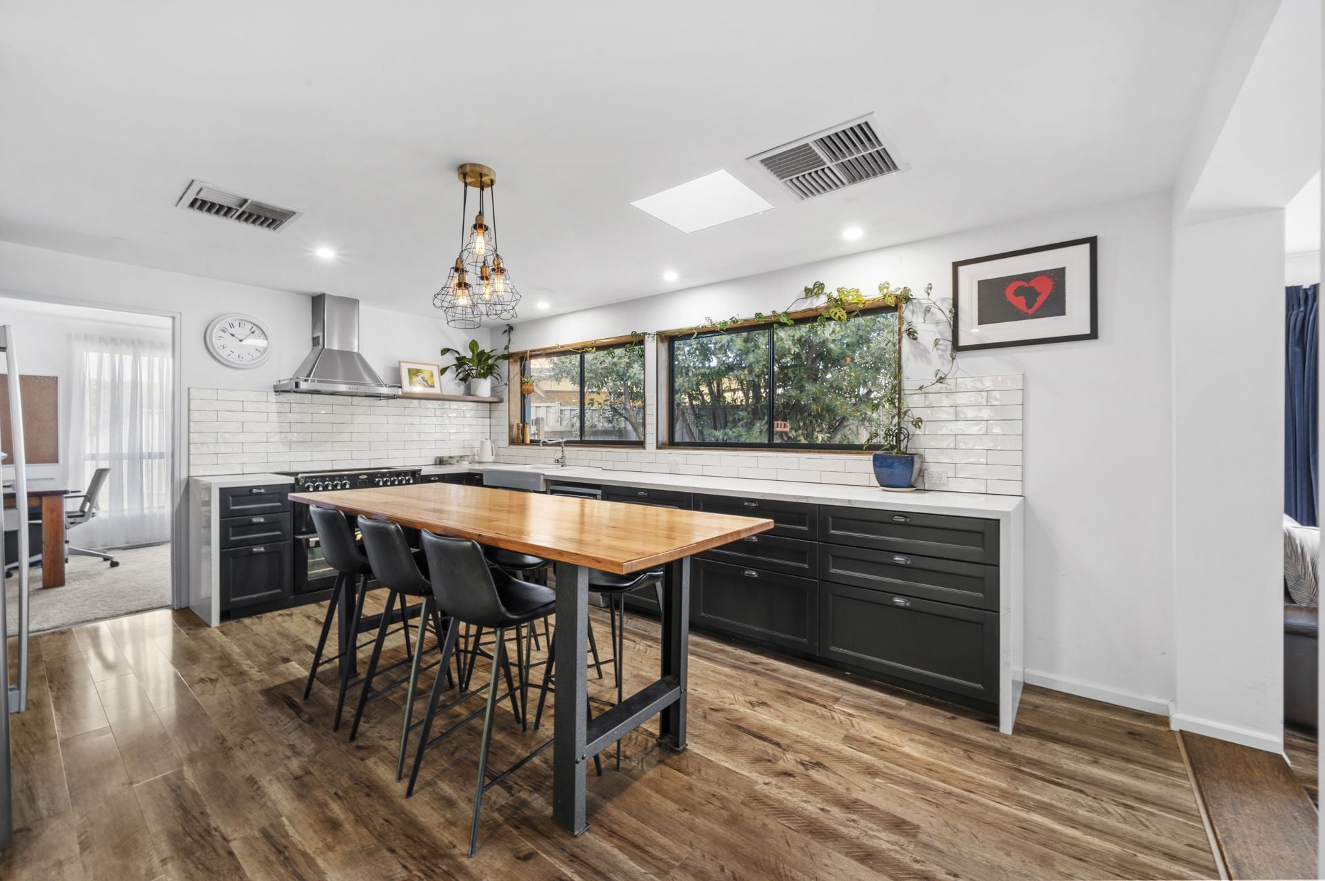 MODERN APPEAL - 5 BEDROOMS,  2 BATHROOMS