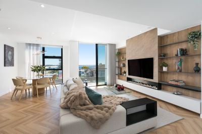 LUXURY OCEAN VIEW APARTMENT - PRIME COASTAL LOCATION