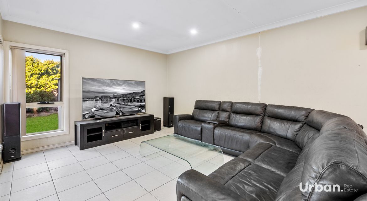 Casula 60 Roth Street