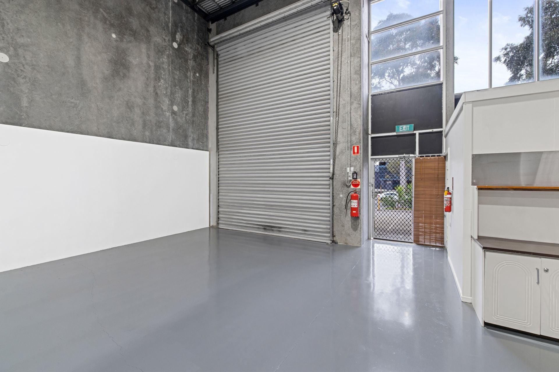 POSITION- POSITION 
WAREHOUSE + STORAGE YARD & NO GST.