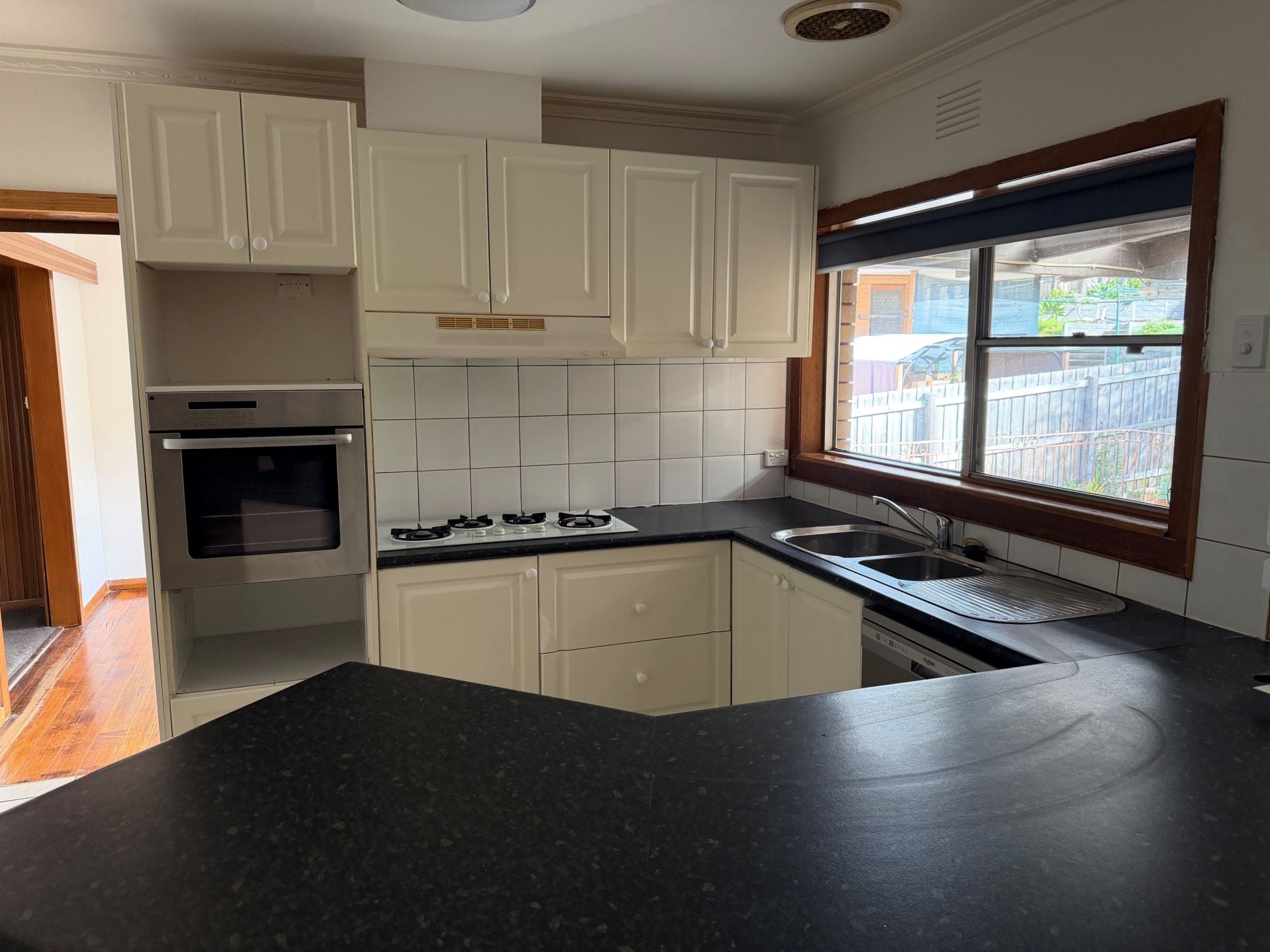 LARGE FAMILY HOME IN GREAT LOCATION