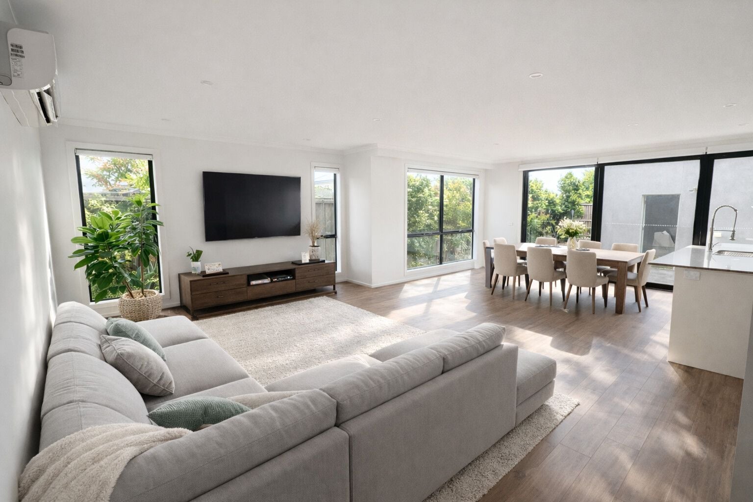 LUXURY LIVING