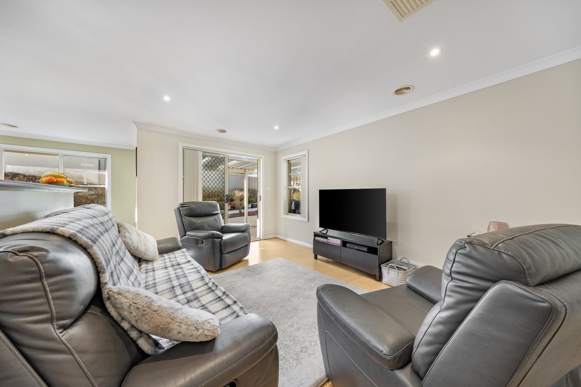 64 Stonehaven Circuit Queanbeyan East NSW, Queanbeyan East - Thumbnail 4