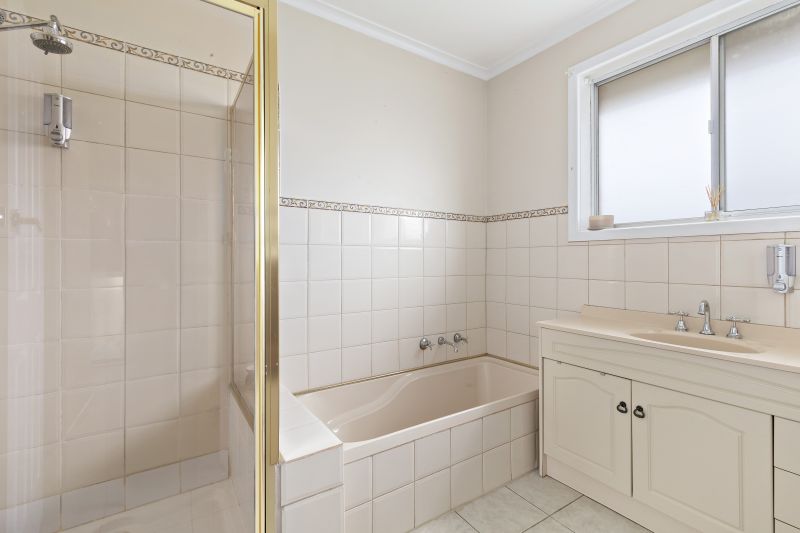 13 Ruthven Crescent, Lalor