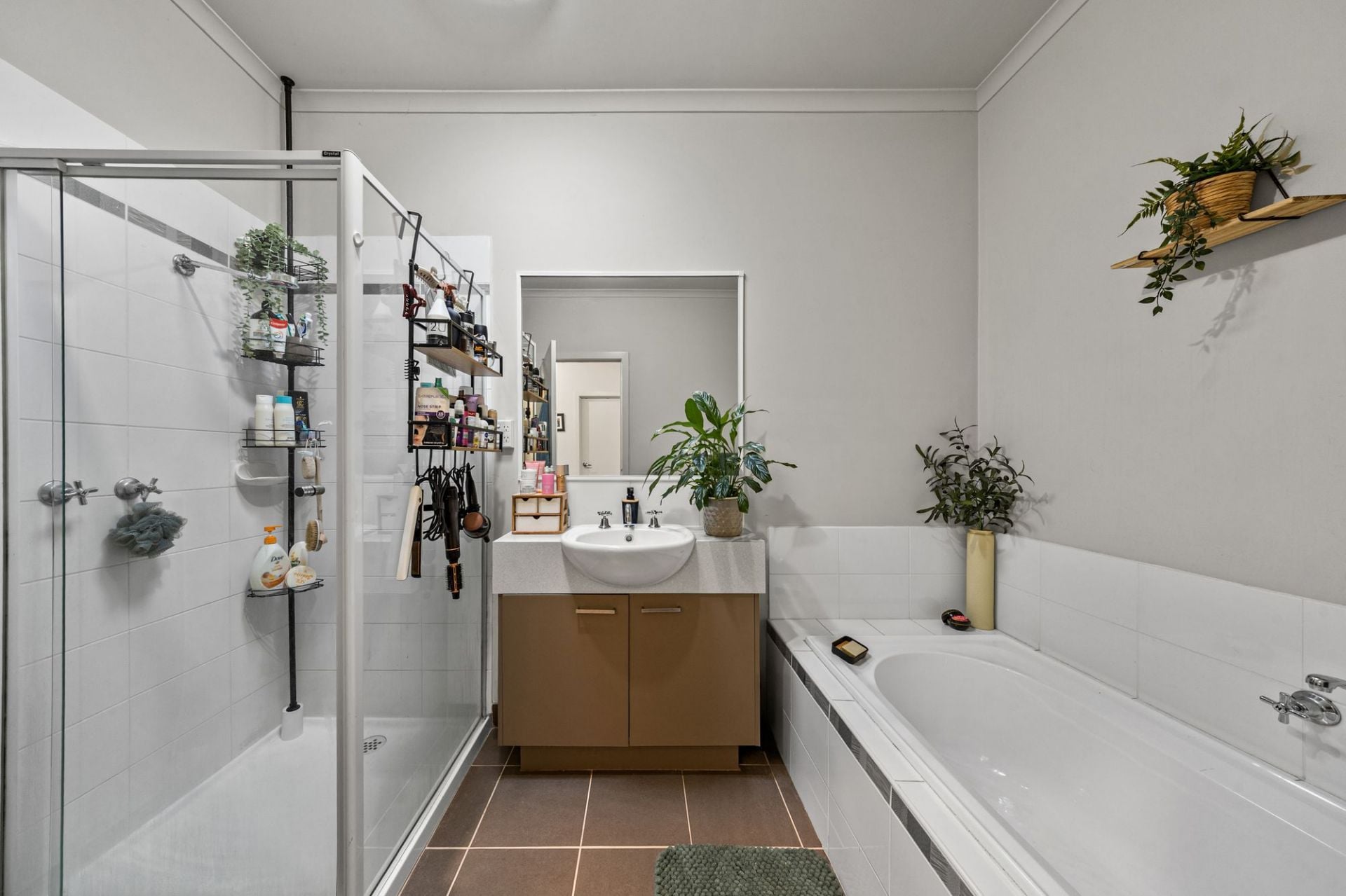 Cosy, Light-Filled Living in an Elevated Corner Position – Perfect First Home, Downsizer or Investment