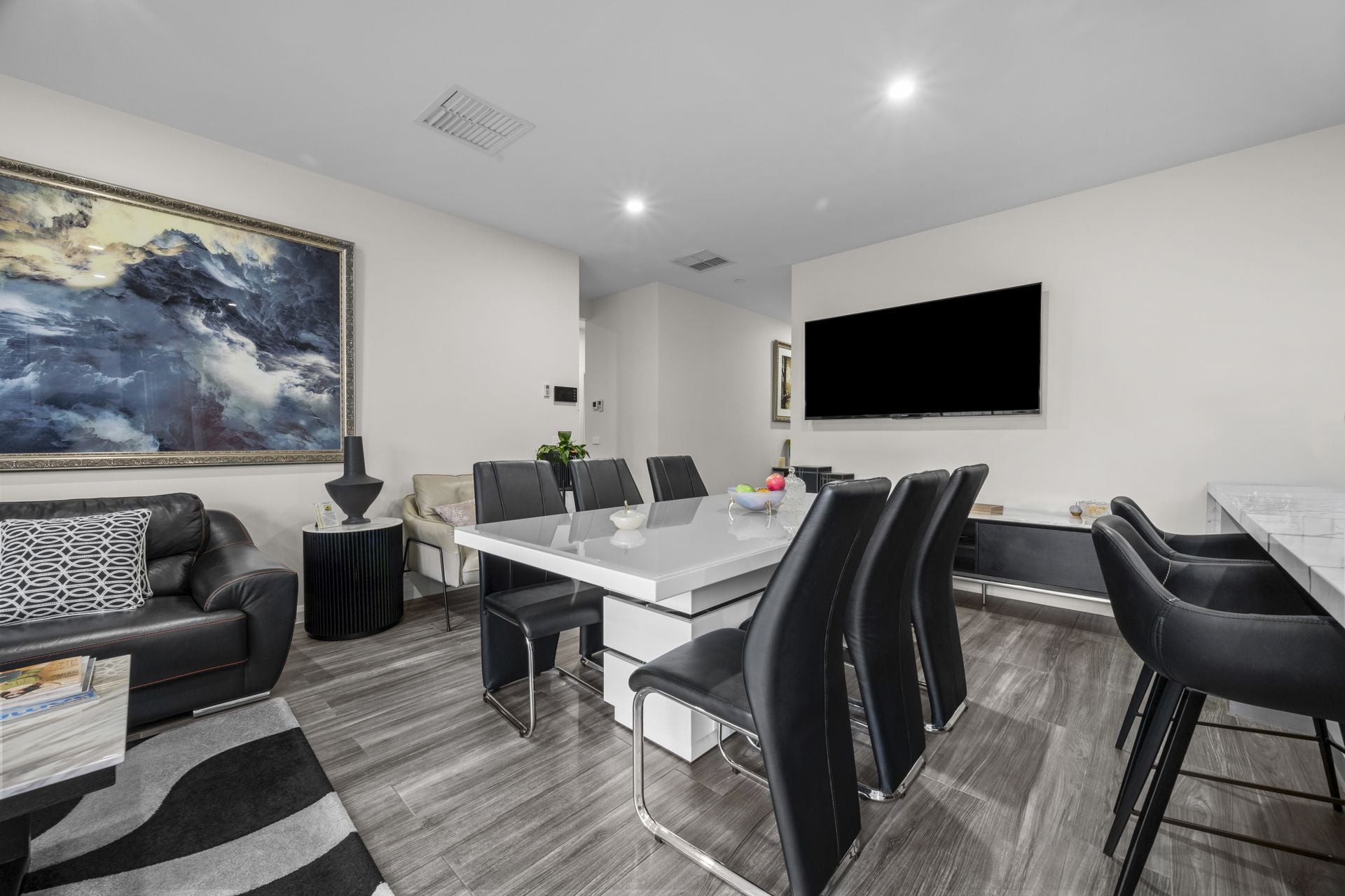 Modern Comfort in a Prime Family Setting