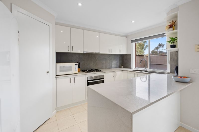 6/30 The Parkway, Caroline Springs