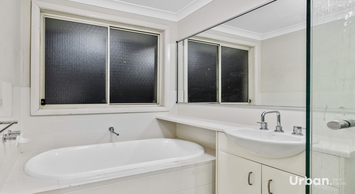 Casula 60 Roth Street