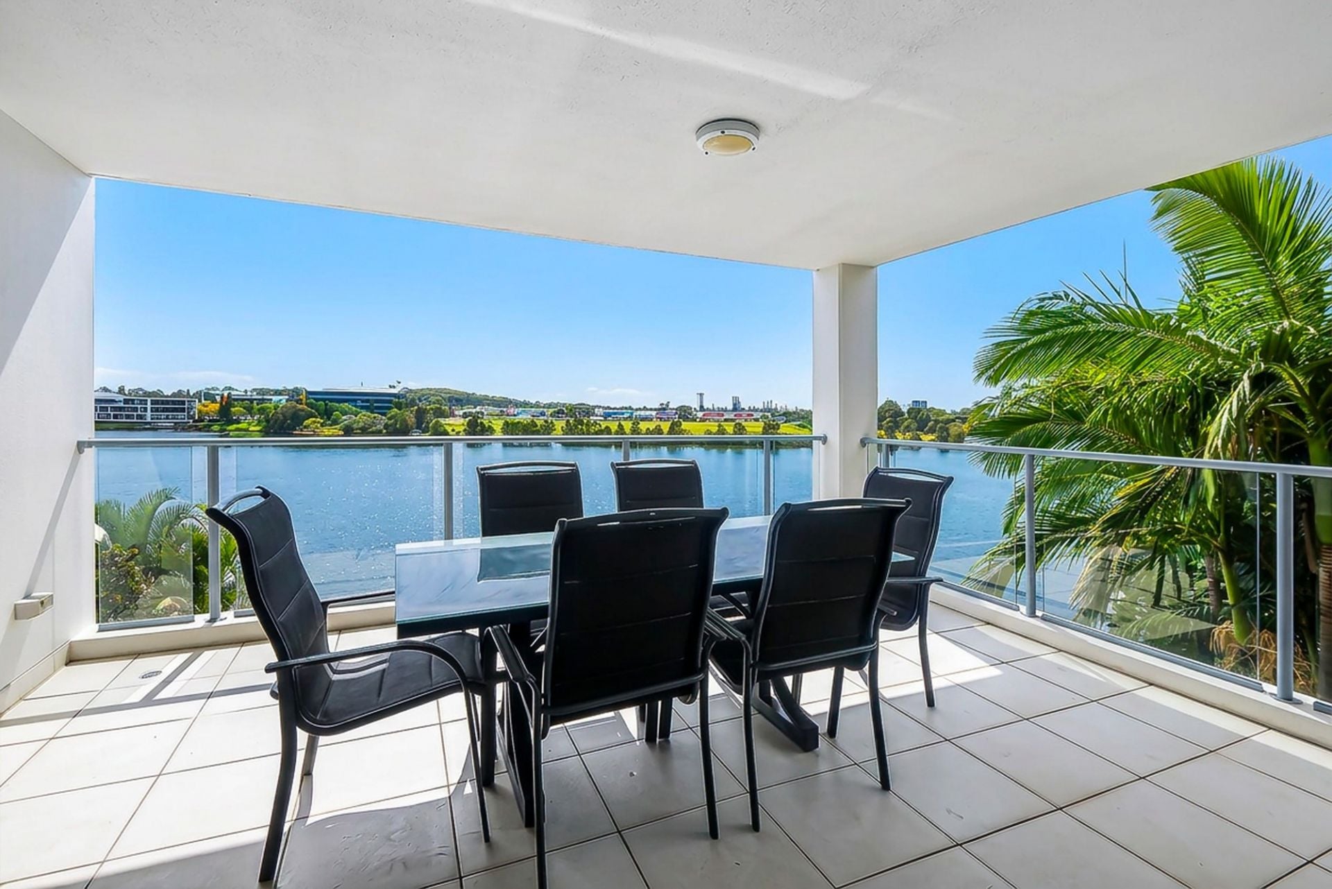 Modern Waterfront Living Opposite Bond University