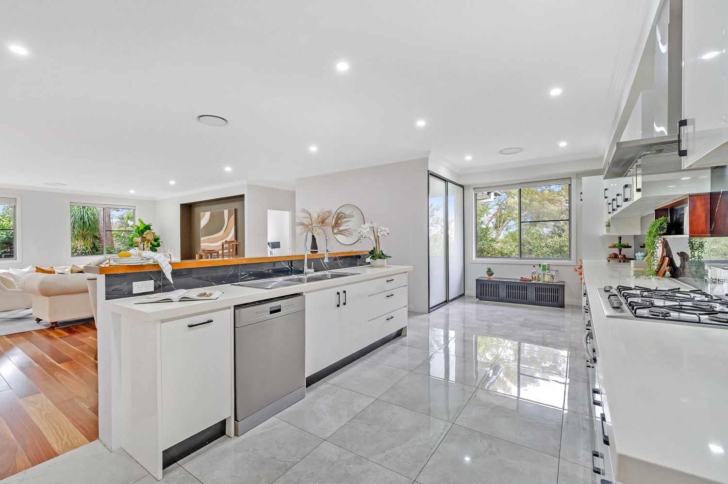 24 Carlisle Crescent, Beecroft, Beecroft - Thumbnail 4