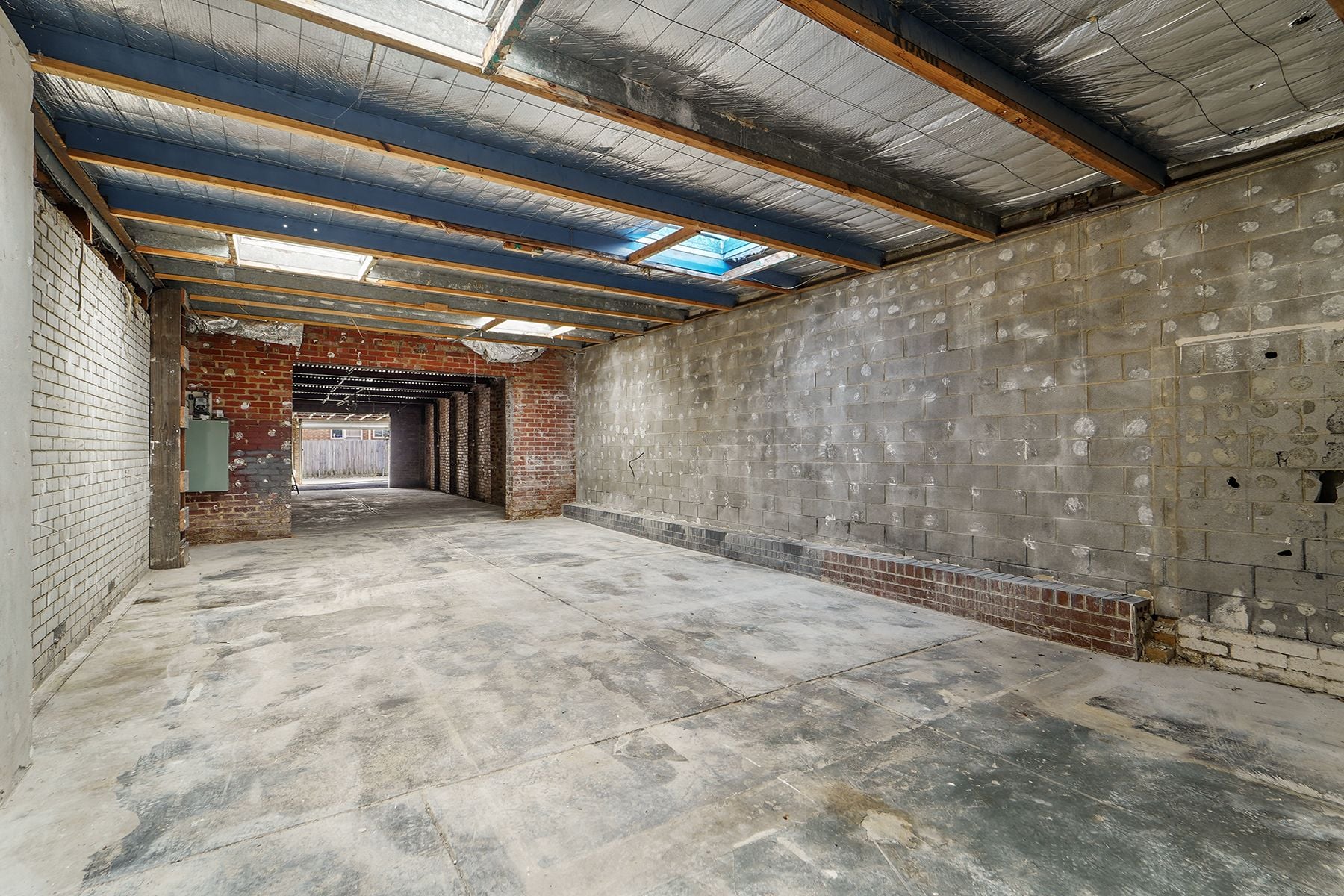 FOR SALE & LEASE | RETAIL PREMISES | 227 m² (approx.)