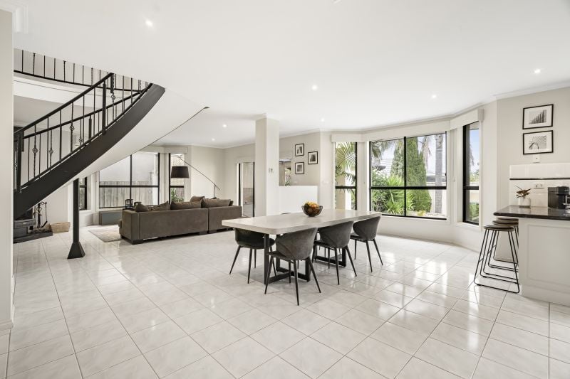 9 Benaroon Drive, Lalor