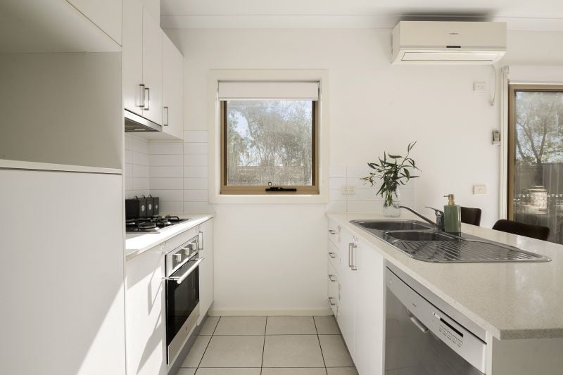 2/4 Ryrie Grove, Wollert