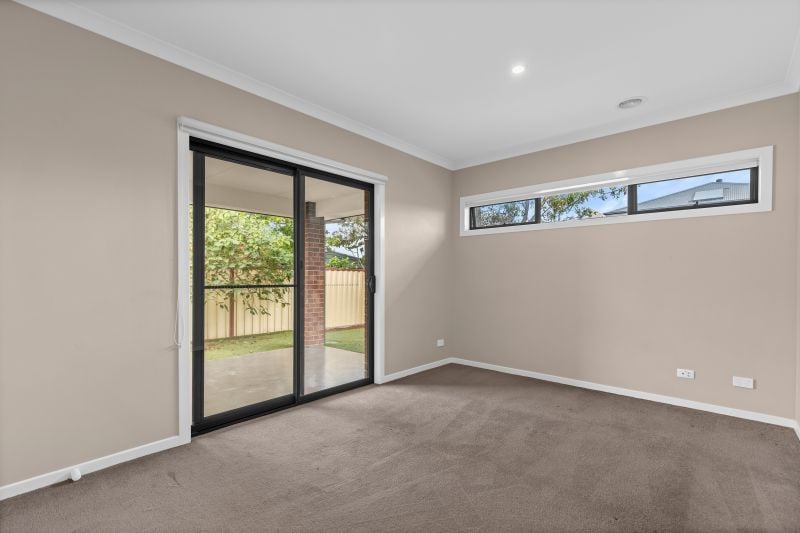 12 Zaika Close, Lalor