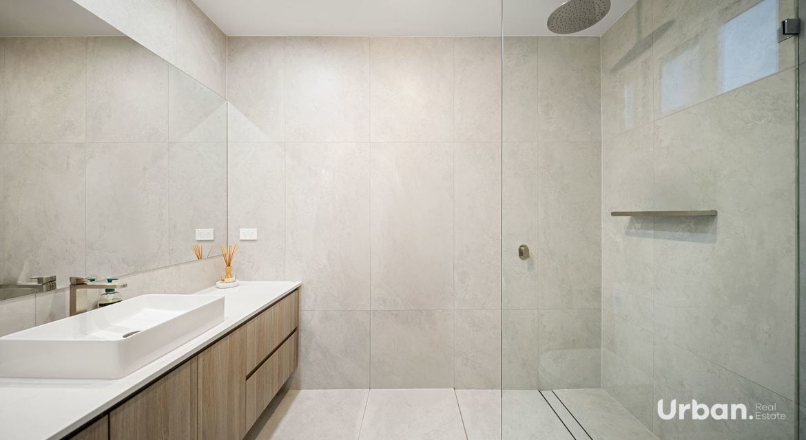 Ambarvale 8 Sikes Place