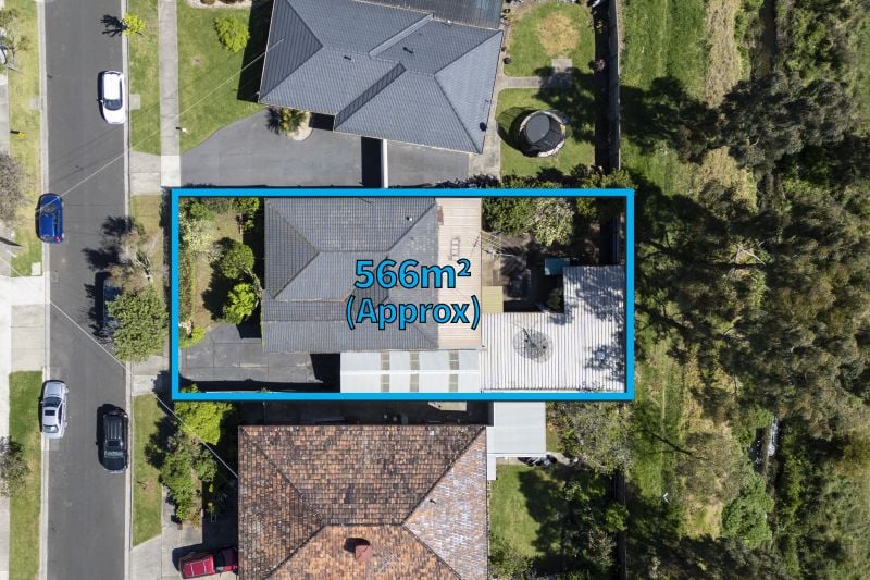 8 Casey Drive, Lalor