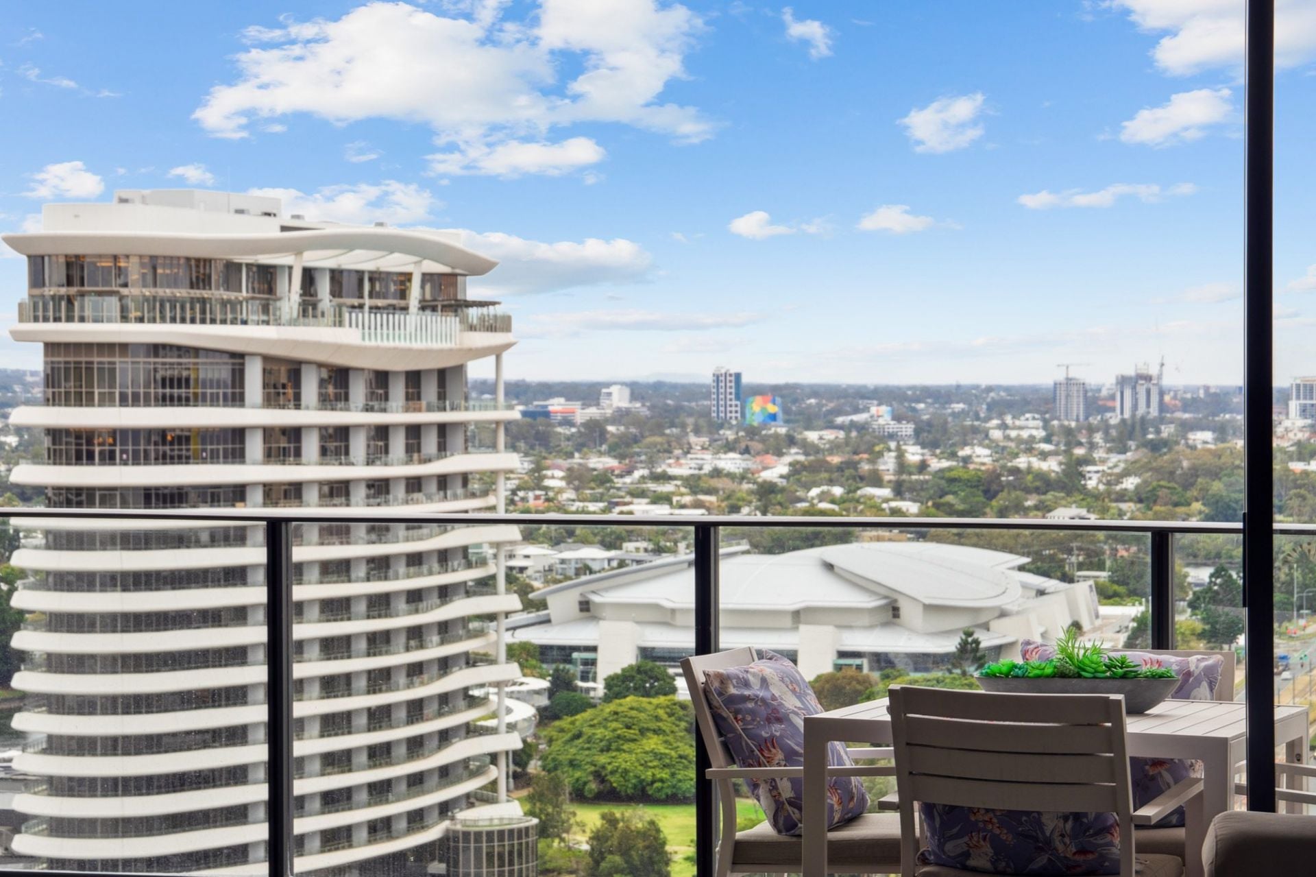 2101/22 Surf Parade, Broadbeach - Thumbnail 2