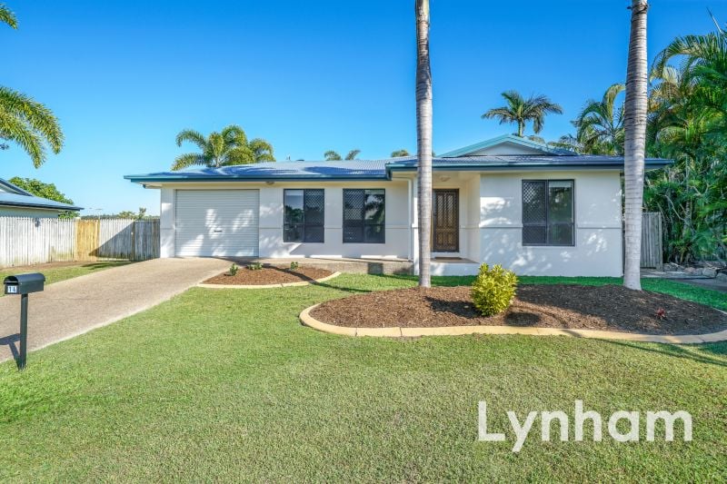 Lovely 3 Bedroom Home in Bushland Beach!