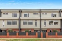 2/23 Werribee Street, Werribee VIC