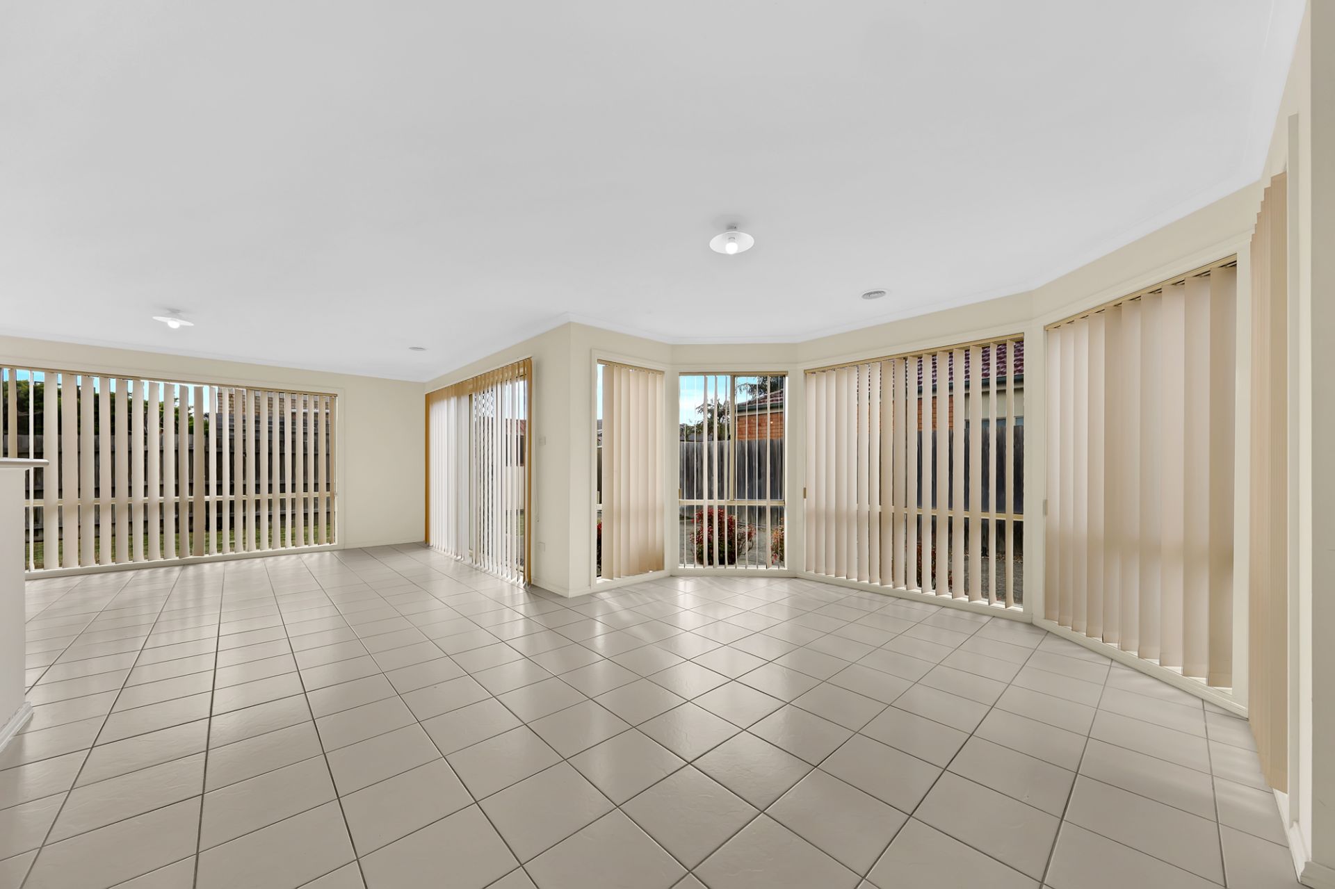 STUNNING FAMILY HOME!