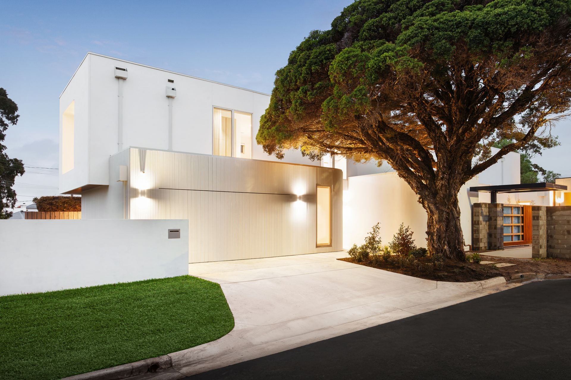 5 Leonie Court, Brighton, Brighton - Thumbnail 2