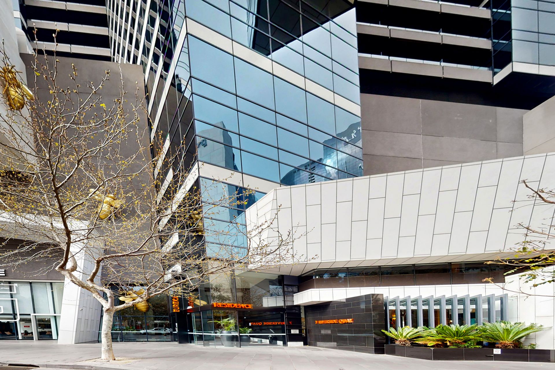 1303/7 Riverside Quay, Southbank - Thumbnail 2