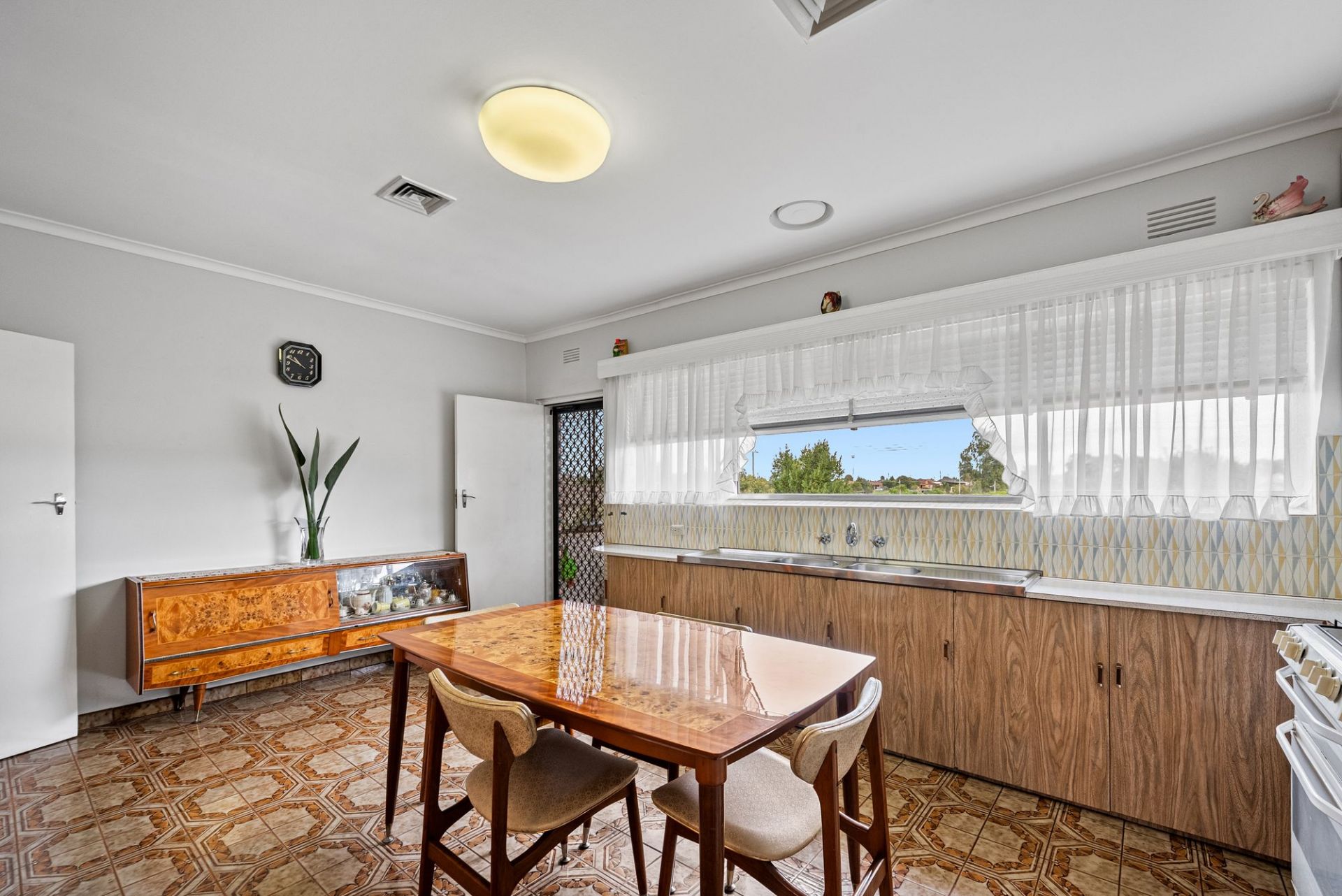 2 HOMES IN ONE ( 2 INCOMES $$$$ )
or SELF-CONTAINED IN-LAW ACCOMMODATION 
or A 5 BEDROOM HOME WITH ROOM FOR ALL