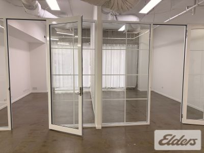 MODERN OFFICE/SHOWROOM IN BREENE PLACE!