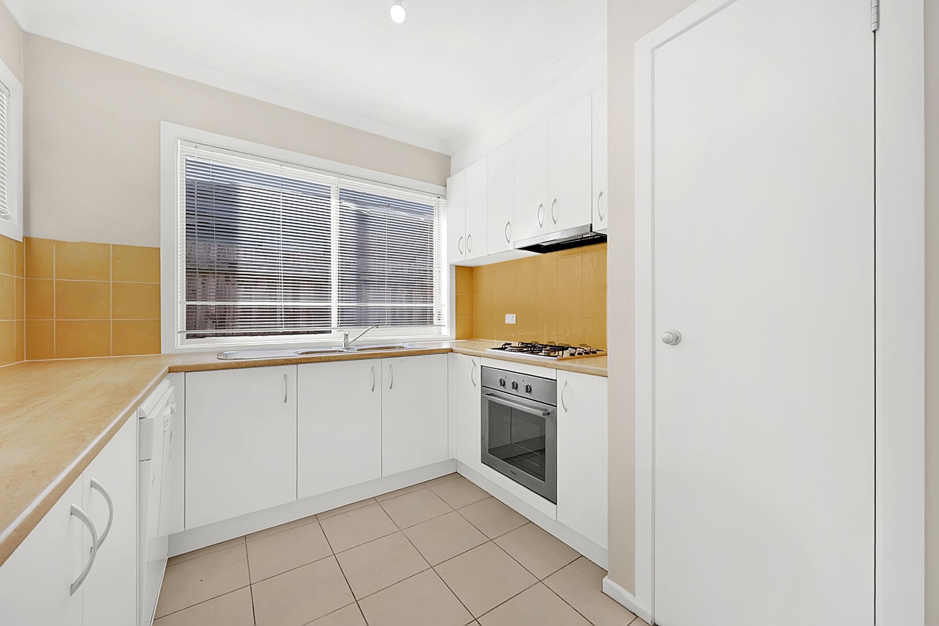 MODERN 3 BEDROOM HOME IN AURORA ESTATE..