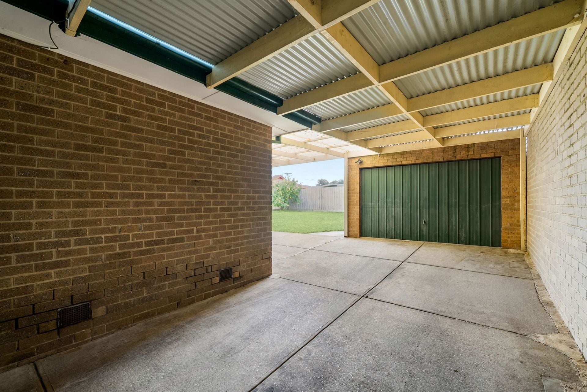 Light-Filled Family Living in a Convenient Lalor Location