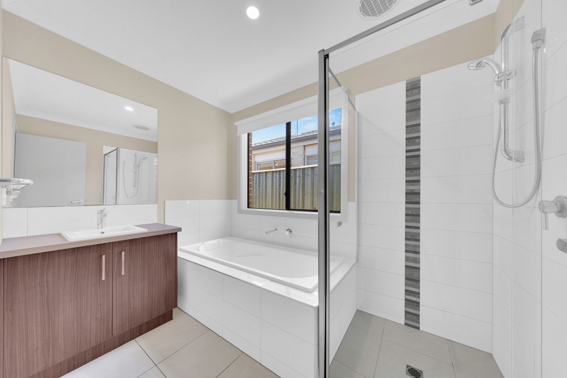 Lovely and Modern 4 Bedroom Home!
