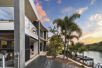 Effortlessly Elegant Waterfront Entertainer