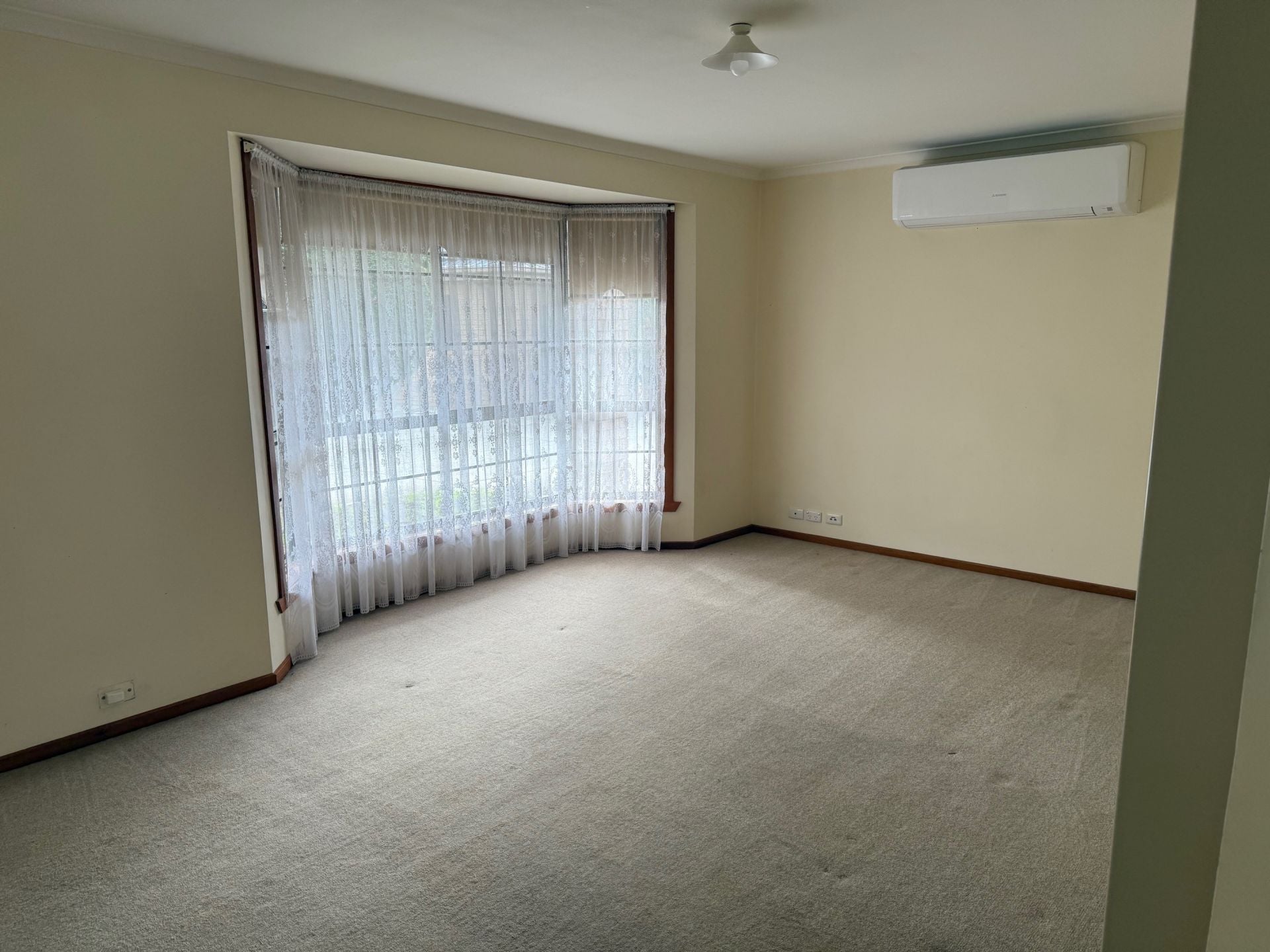 2/4-6 Bracken Grove ALTONA VIC, Altona - Thumbnail 2