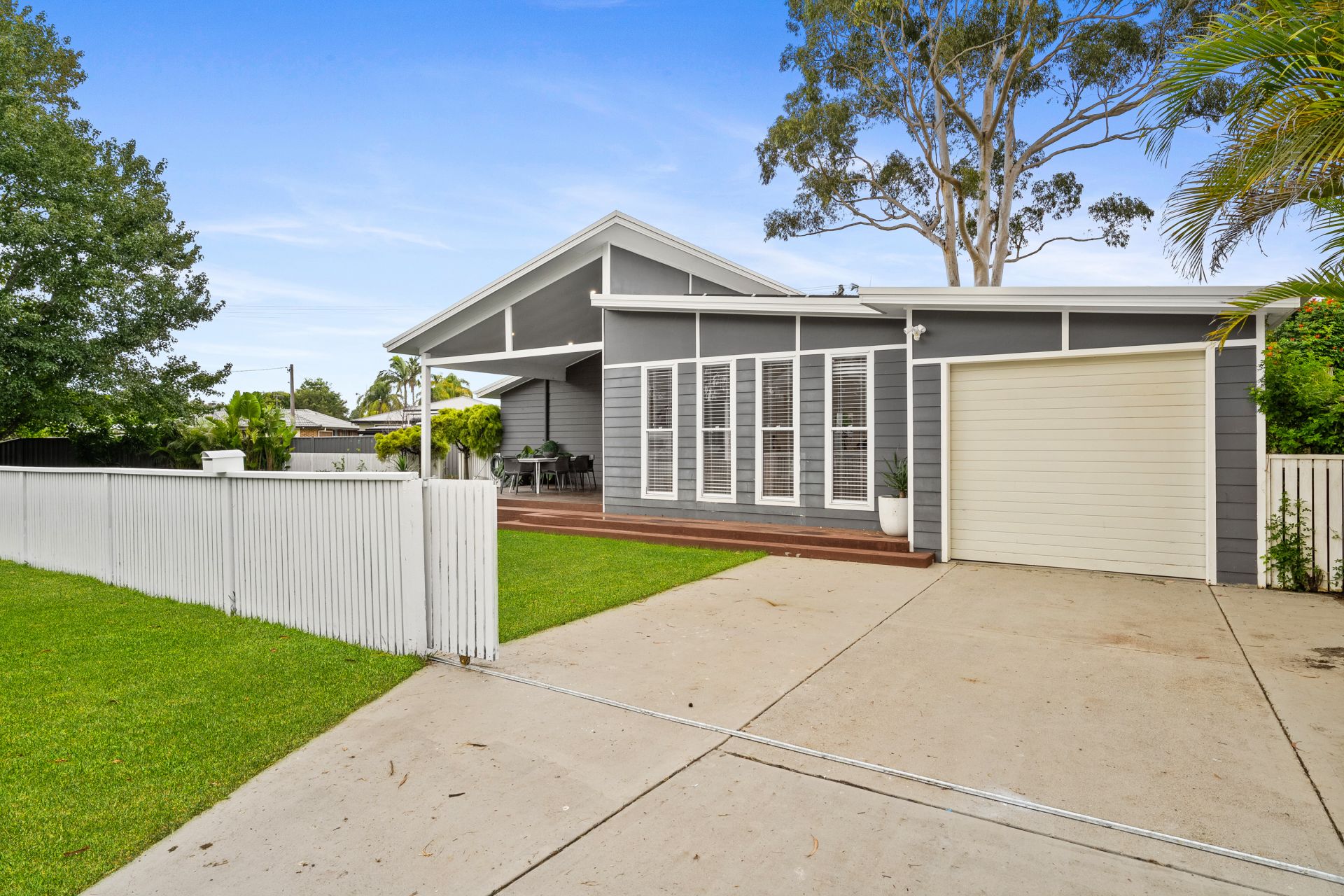 12 Blenheim Avenue, Berkeley Vale, Berkeley Vale - Thumbnail 2