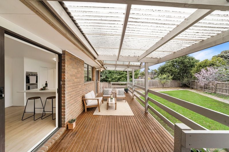 4 Moore Close, Mill Park