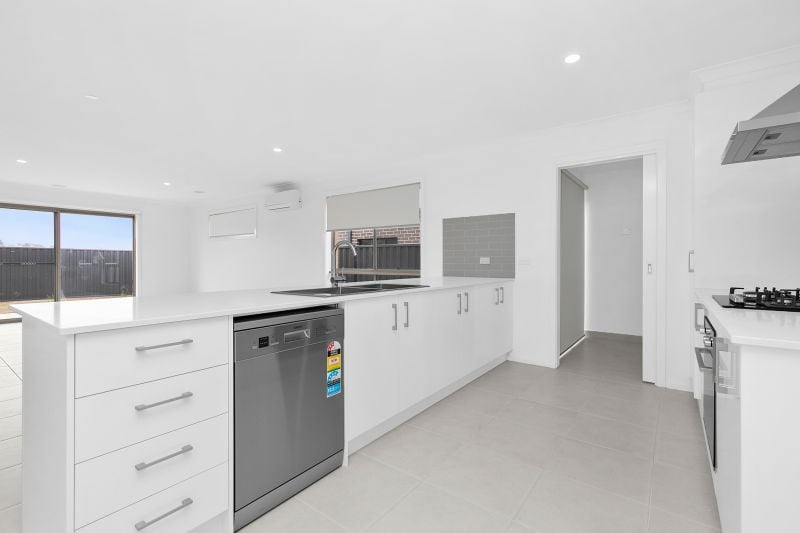 51 Oleander Circuit, Beveridge