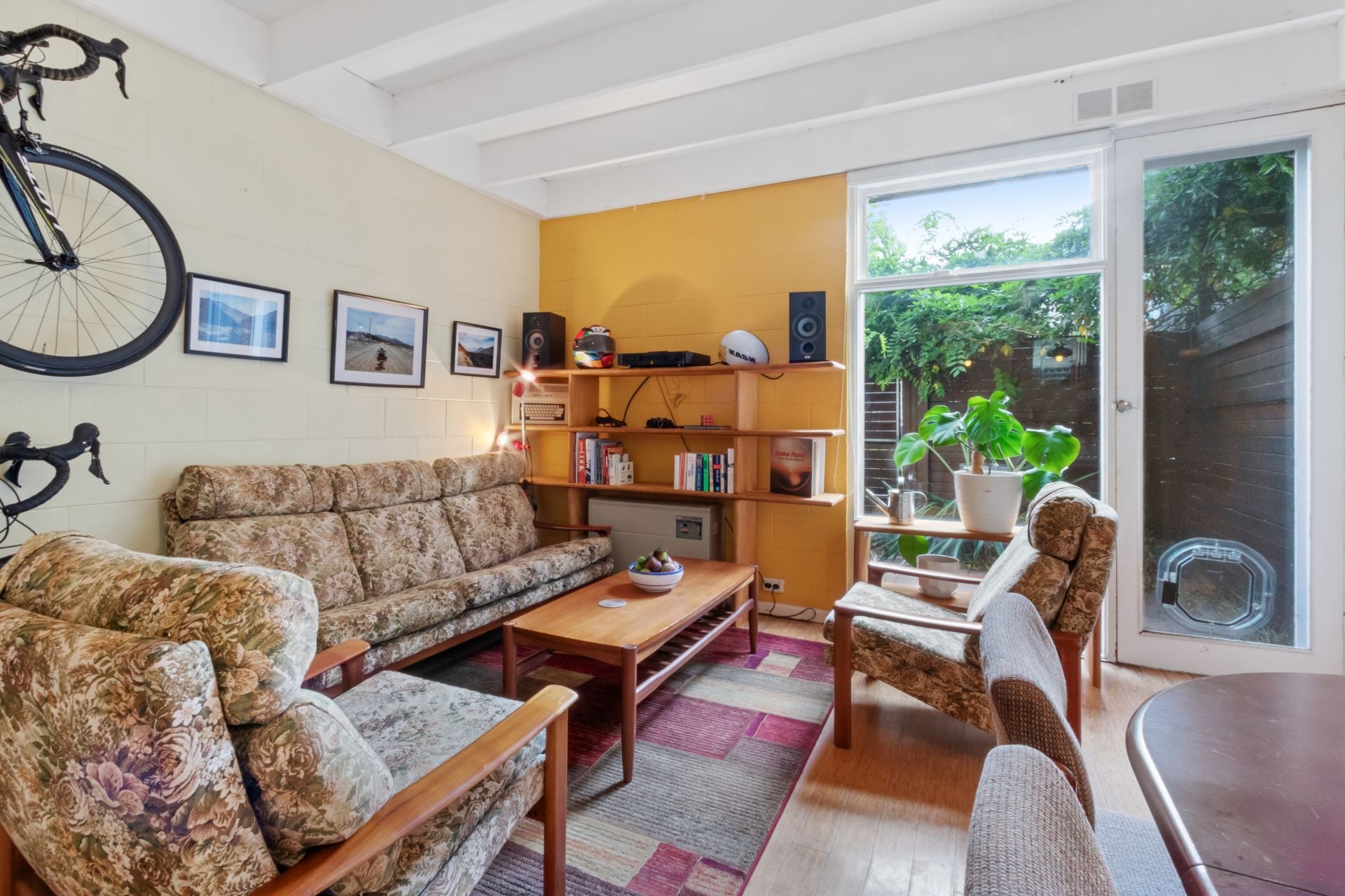Charming 2 Bedroom, Townhouse!