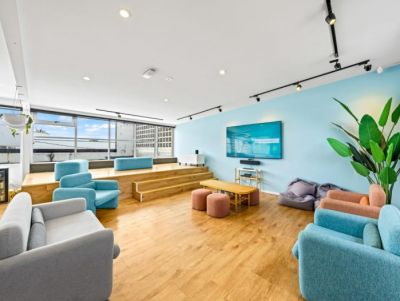 NEWSTEAD STYLE AT AN UNBEATBLE PRICE - ALL OFFERS CONSIDERED!