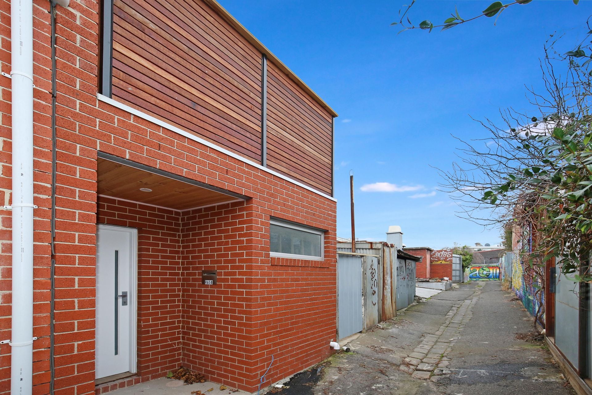One Bedroom Plus Study Townhouse in Prime Locale!