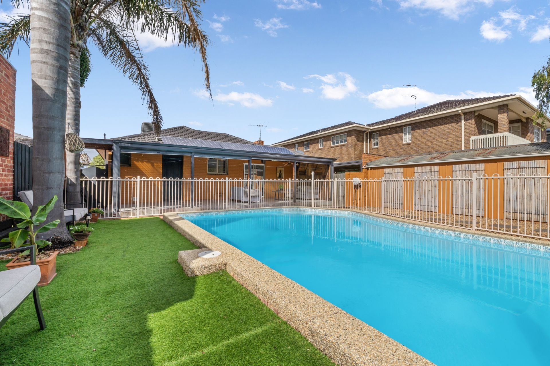 Resort Oasis Living Just Five Minutes Walk To Lalor Shops
